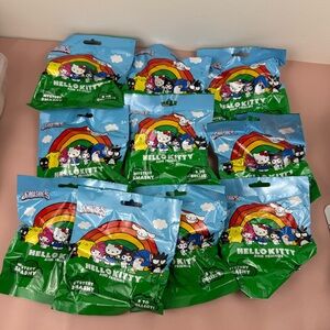 Hello Kitty and Friends Mystery Smashy